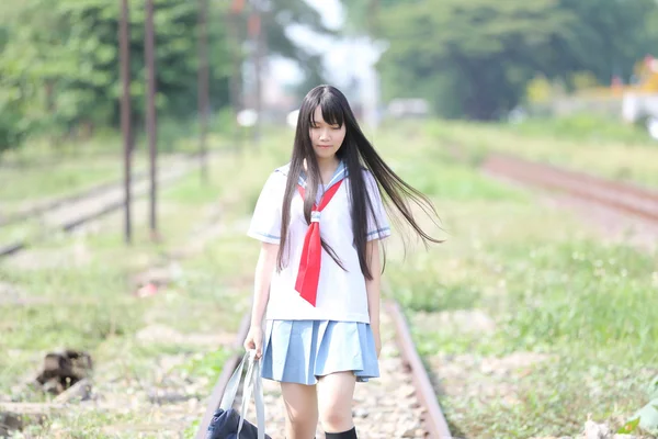 Aziatische school meisje — Stockfoto