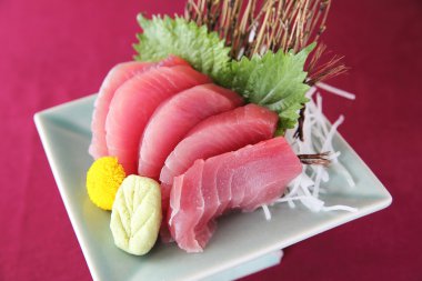 ton balıklı sashimi