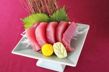 ton balıklı sashimi