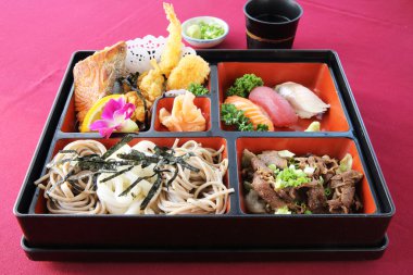 Japon Bento suşi ve soba