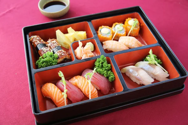 Japanska Bento sushi och soba — Stockfoto