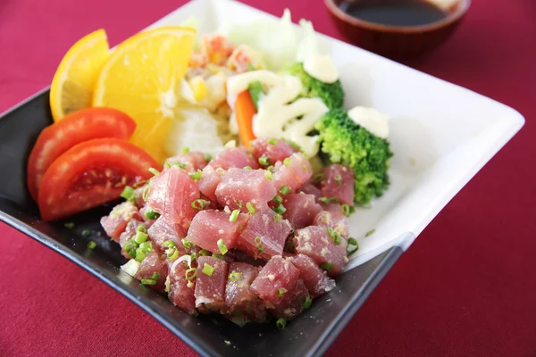 Ensalada de atún crudo — Foto de Stock