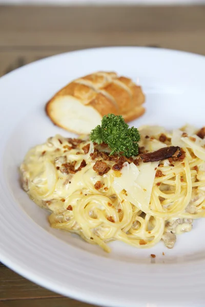 Spaghetti Carbonara with bacon and cheese — Stock Photo, Image