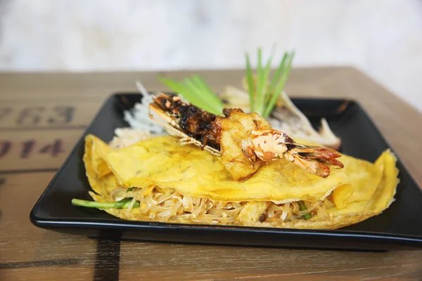 Thai food padthai fried noodle with shrimp — Stock Photo, Image