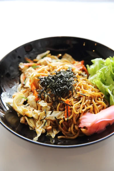 Japonské kuchyně, smažené nudle jakisoba — Stock fotografie