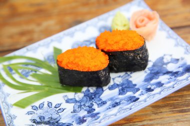 ebiko sushi beyaz arkaplanda izole edildi