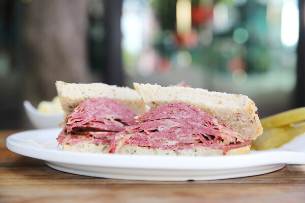 sandwich with roast beef pastrami