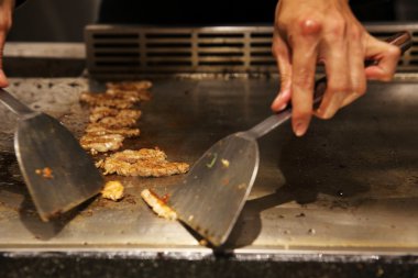 Sebzeli biftek teppanyaki Japon mutfağı.