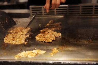 Sebzeli biftek teppanyaki Japon mutfağı.