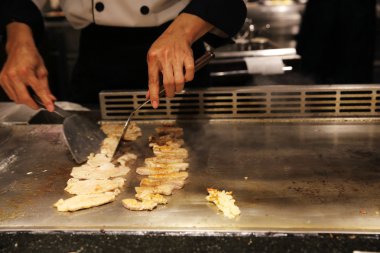 Sebzeli biftek teppanyaki Japon mutfağı.