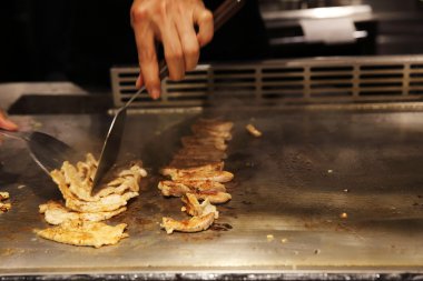 Sebzeli biftek teppanyaki Japon mutfağı.