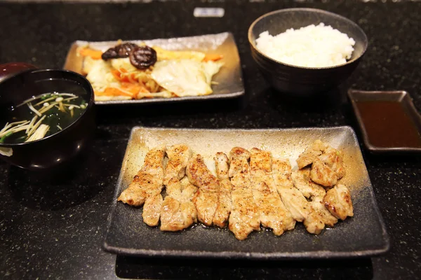 Sebzeli biftek teppanyaki Japon mutfağı. — Stok fotoğraf