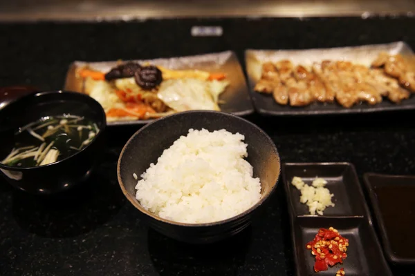 Carne de res con verduras teppanyaki Cocina japonesa —  Fotos de Stock