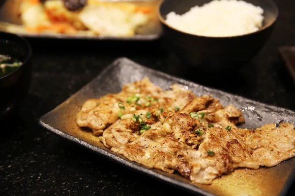 Carne de res con verduras teppanyaki Cocina japonesa —  Fotos de Stock