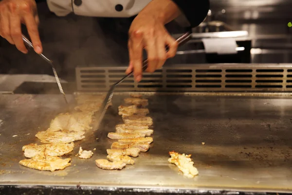 Sebzeli biftek teppanyaki Japon mutfağı.
