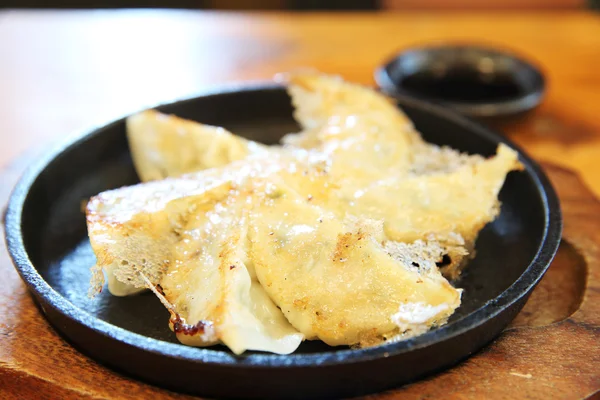 Gyoza in Holz Hintergrund — Stockfoto