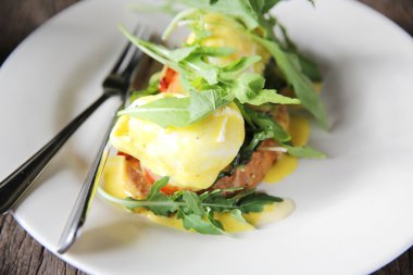 yumurta benedict