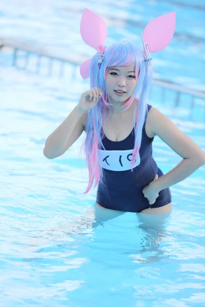 Aziatisch meisje cosplay met zwembroek — Stockfoto