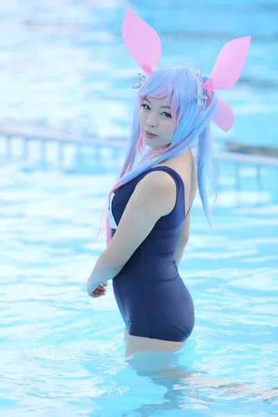 Asiatisk tjej cosplay med baddräkt — Stockfoto