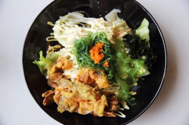 Yumuşak Kabuklu Yengeç Salatası