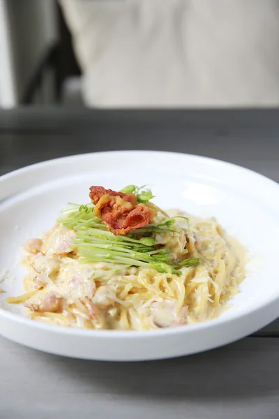 Spaghetti Carbonara mit Speck — Stockfoto