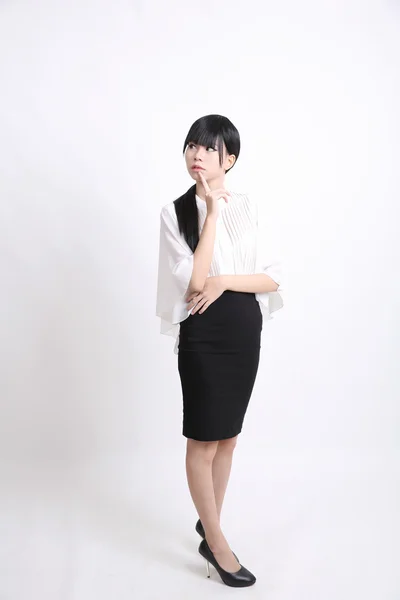 Asiático mulher de negócios isolado no fundo branco — Fotografia de Stock