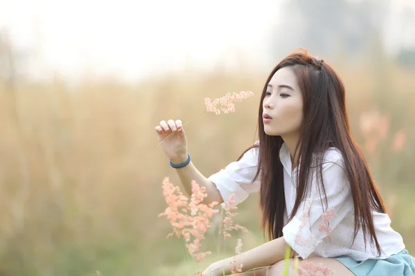 Asian girl on wheat field — Stock Photo, Image