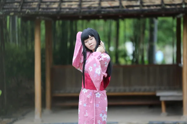 Menina com yukata — Fotografia de Stock