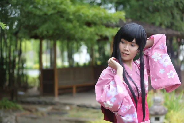 Ragazza con yukata — Foto Stock