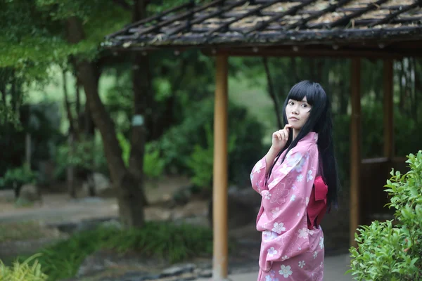 Ragazza con yukata — Foto Stock