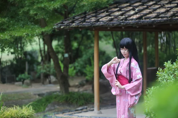 Ragazza con yukata — Foto Stock