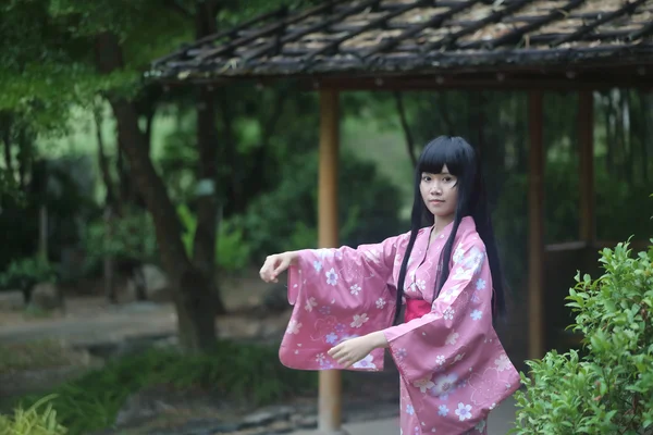 Ragazza con yukata — Foto Stock