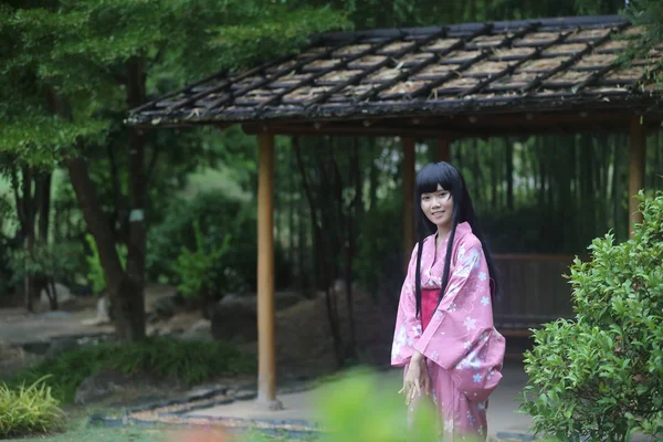 Chica con yukata — Foto de Stock