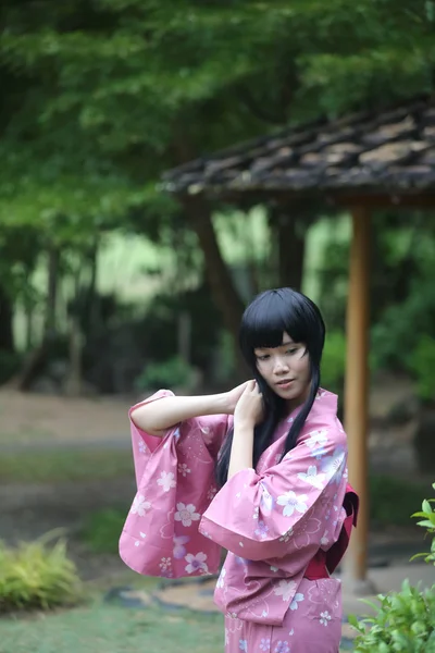 Ragazza con yukata — Foto Stock