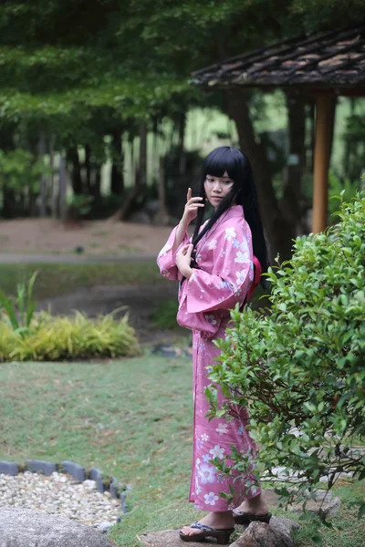 Ragazza con yukata — Foto Stock