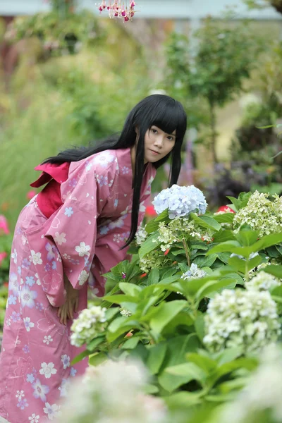 Ragazza con yukata — Foto Stock