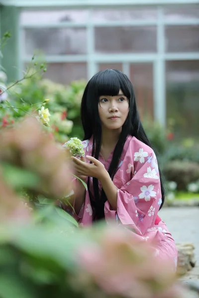 Ragazza con yukata — Foto Stock