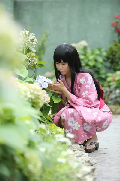 Chica con yukata — Foto de Stock