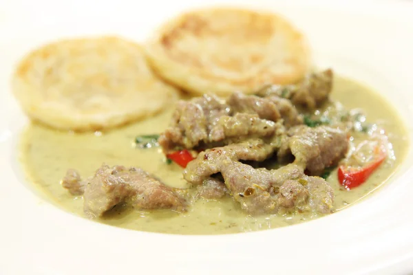 Roti with beef green curry — Stock Photo, Image