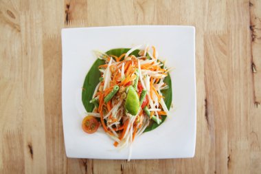 Yeşil papaya salatası