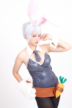 Tavşan kız beyaz arka planda izole