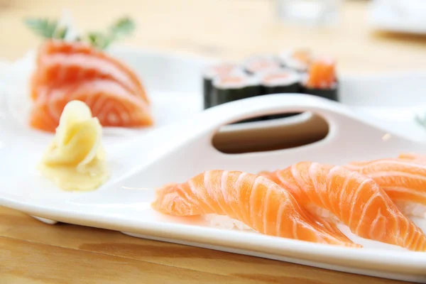 Набор суши из лосося — стоковое фото