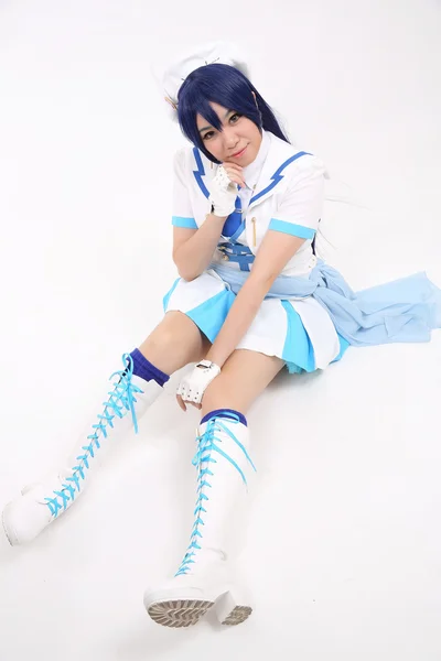 Porträt Cosplay tanzendes Mädchen isoliert auf weißem Hintergrund — Stockfoto