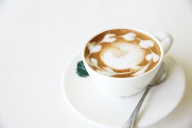 ahşap zemin üzerinde kahve