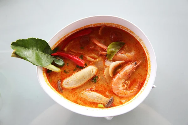 Thaise traditionele pittige garnalen soep, Tom yum kung — Stockfoto