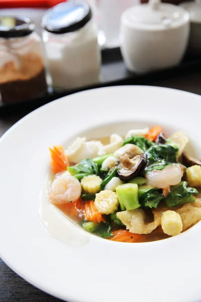 Hong kong tagliatelle fritte con frutti di mare — Foto Stock