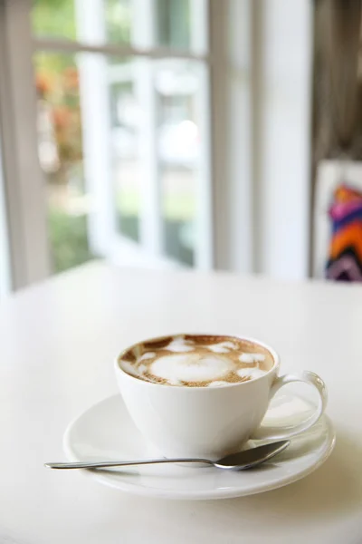 Café sobre fondo de madera — Foto de Stock