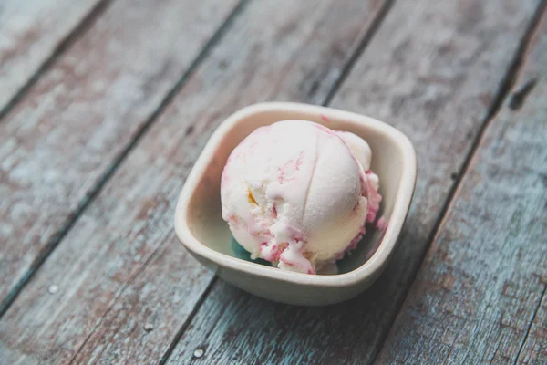 Berry ice cream on wood background — Φωτογραφία Αρχείου