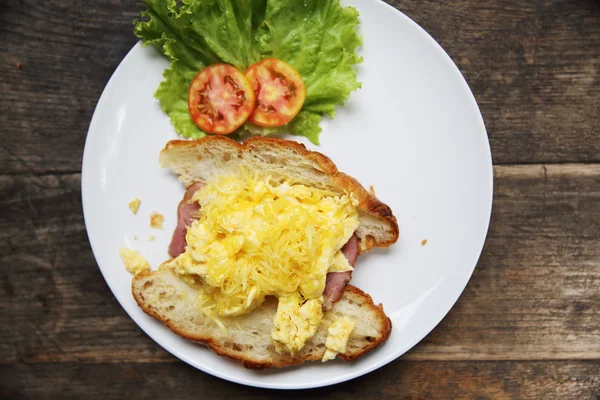 베이컨, 계란 및 빵으로 아침 식사 — 스톡 사진