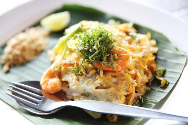 Comida tailandesa padthai fideos fritos con camarones — Foto de Stock